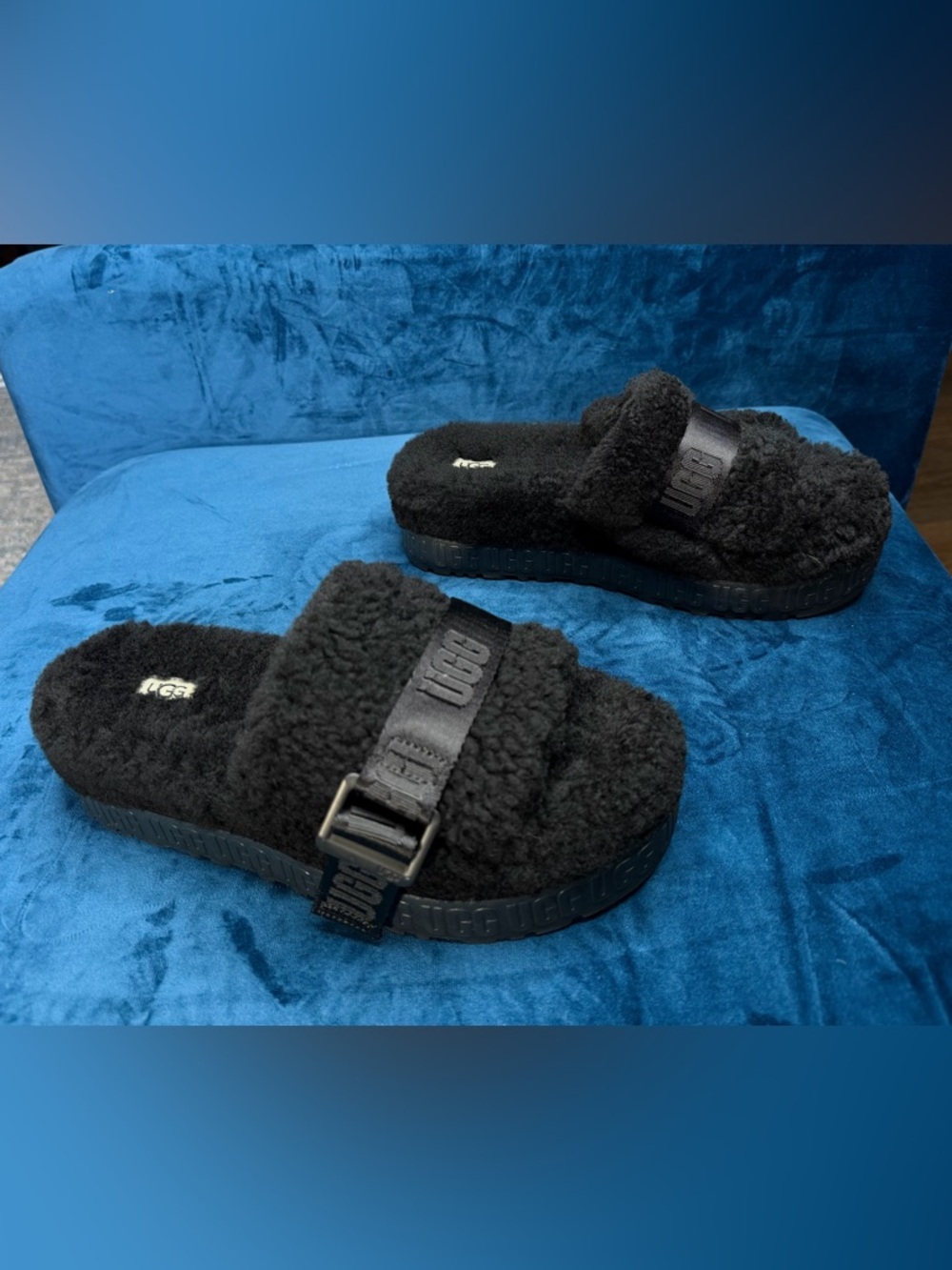 UGG FLUFFITA BLACK PLATFORM SLIDES SHEEPSKIN SLIPPERS SIZE 9 US WOMENS EUC